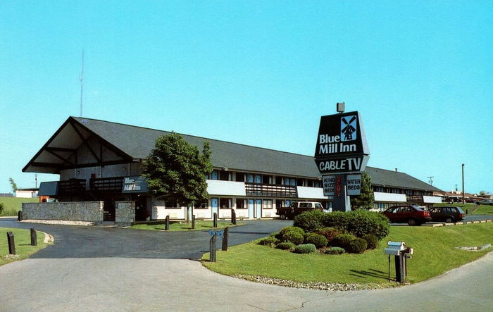 Economy Inn by OYO Holland (Blue Mill Inn) - Vintage Postcard (newer photo)